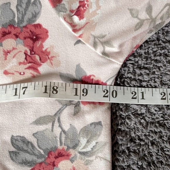FLORA NIKROOZ Pajama Set Pink Floral 3/4 Sleeve Crop Pant Women’s Sz: M - Picture 8 of 12